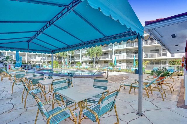 580 Egret Dr 212, Hallandale Beach, FL 33009