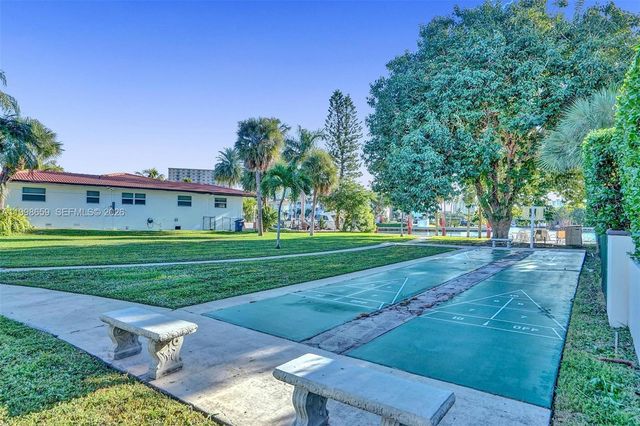 580 Egret Dr 212, Hallandale Beach, FL 33009