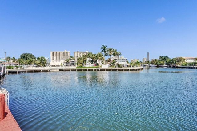 580 Egret Dr 212, Hallandale Beach, FL 33009