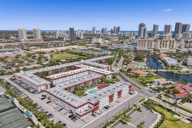 580 Egret Dr 212, Hallandale Beach, FL 33009