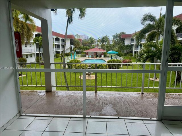 580 Egret Dr 212, Hallandale Beach, FL 33009