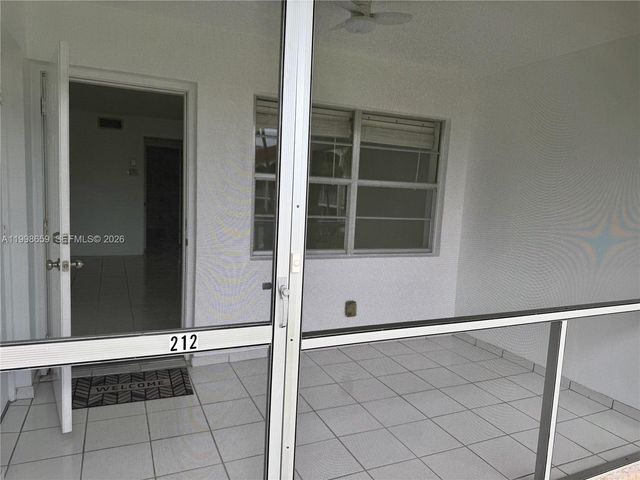 580 Egret Dr 212, Hallandale Beach, FL 33009