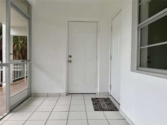 580 Egret Dr 212, Hallandale Beach, FL 33009