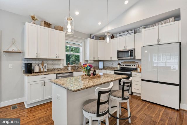 105 EDGEMONT CIR, Locust Grove, VA 22508