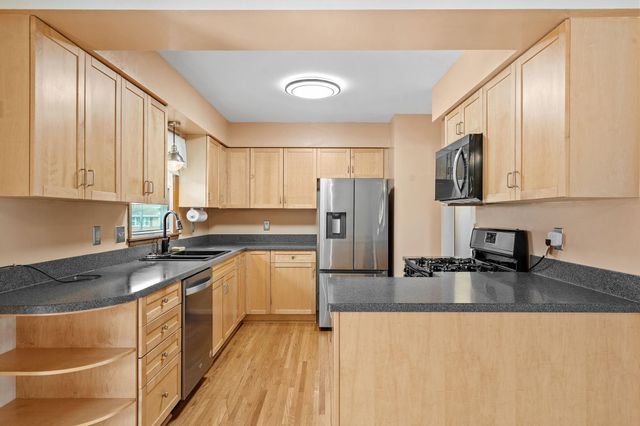 1460 Hoyt Avenue E, Saint Paul, MN 55106