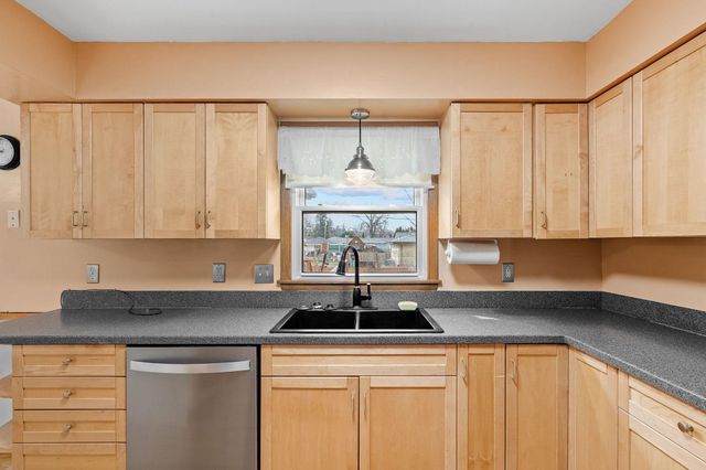 1460 Hoyt Avenue E, Saint Paul, MN 55106