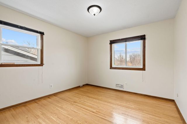 1460 Hoyt Avenue E, Saint Paul, MN 55106