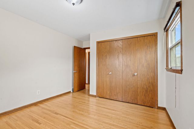 1460 Hoyt Avenue E, Saint Paul, MN 55106