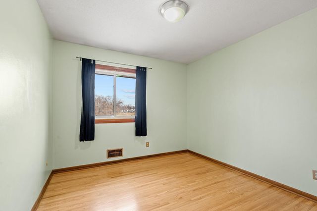 1460 Hoyt Avenue E, Saint Paul, MN 55106