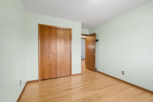 1460 Hoyt Avenue E, Saint Paul, MN 55106