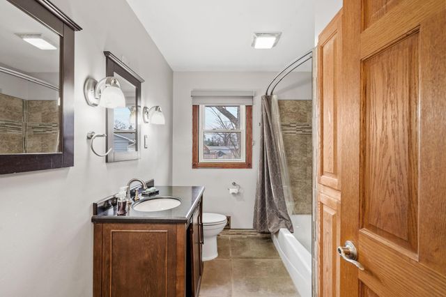 1460 Hoyt Avenue E, Saint Paul, MN 55106