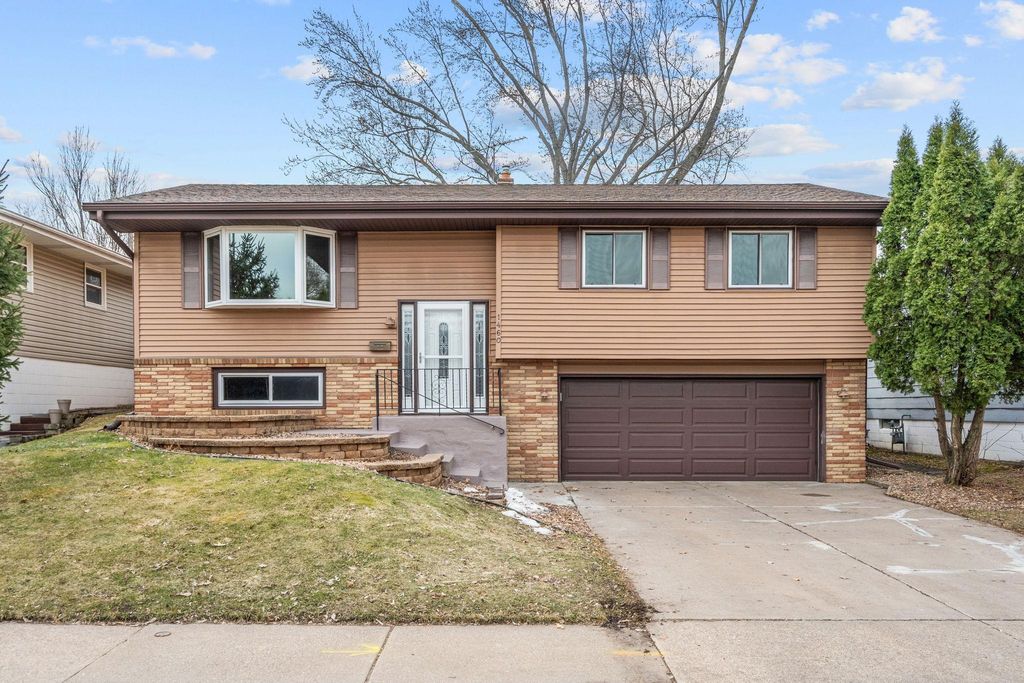 1460 Hoyt Avenue E, Saint Paul, MN 55106