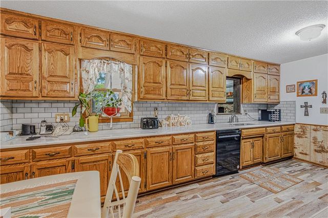 700 S Alexander Road, Independence, MO MO