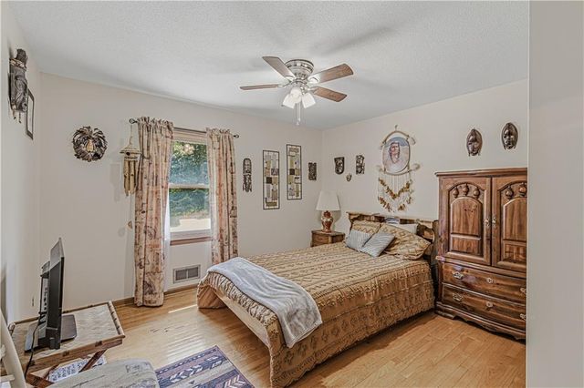 700 S Alexander Road, Independence, MO MO