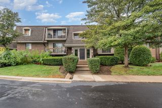 208 E Bailey Road H, Naperville, IL 60565