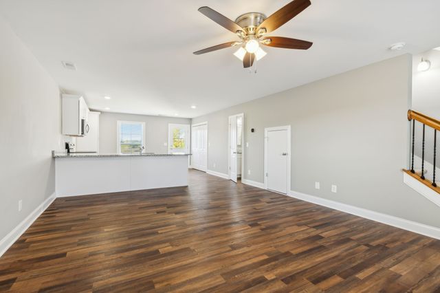 911 Sutton Cv, Columbia, TN 38401