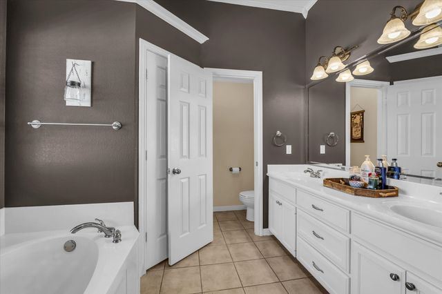 827 Cheyenne Trail, Hewitt, TX 76643