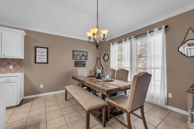 827 Cheyenne Trail, Hewitt, TX 76643