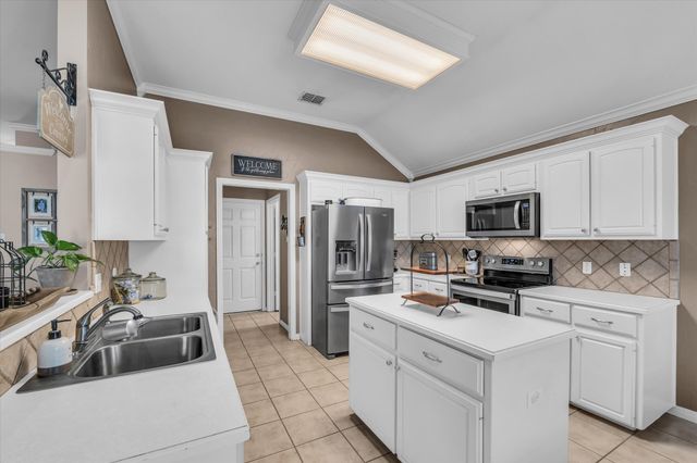 827 Cheyenne Trail, Hewitt, TX 76643