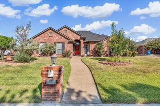 827 Cheyenne Trail, Hewitt, TX 76643