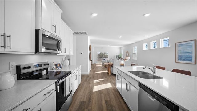 1044 Lakes Blvd, Brunswick, GA 31525