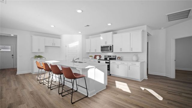 1044 Lakes Blvd, Brunswick, GA 31525