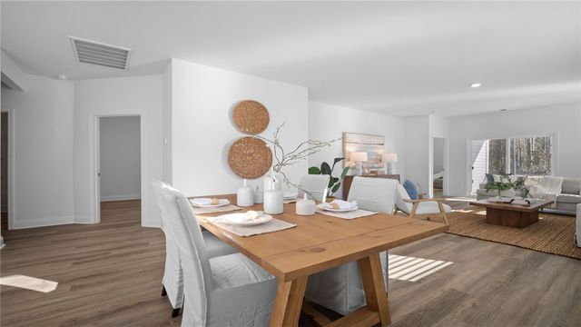 1044 Lakes Blvd, Brunswick, GA 31525