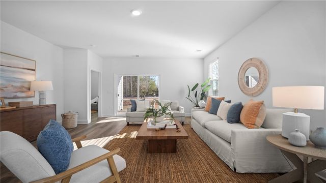 1044 Lakes Blvd, Brunswick, GA 31525