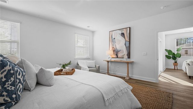 1044 Lakes Blvd, Brunswick, GA 31525