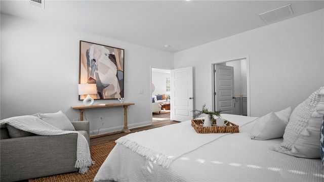 1044 Lakes Blvd, Brunswick, GA 31525