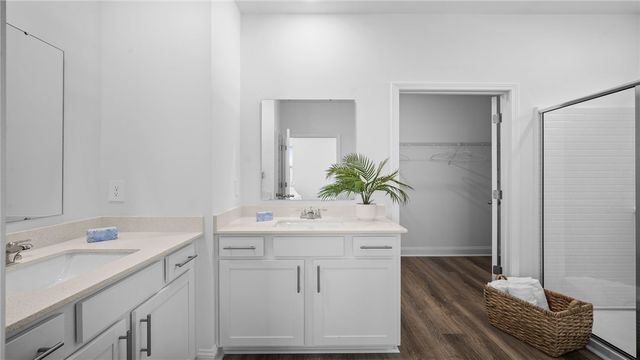 1044 Lakes Blvd, Brunswick, GA 31525