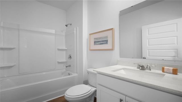 1044 Lakes Blvd, Brunswick, GA 31525