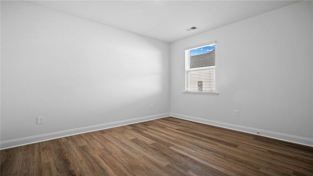 1044 Lakes Blvd, Brunswick, GA 31525