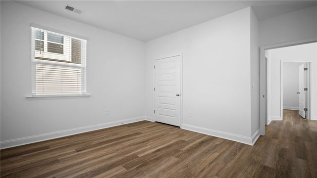 1044 Lakes Blvd, Brunswick, GA 31525