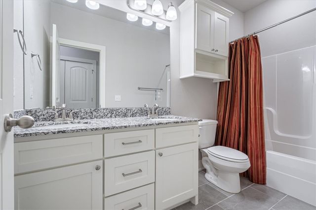 1037 Jameson Street, Tontitown, AR 72762