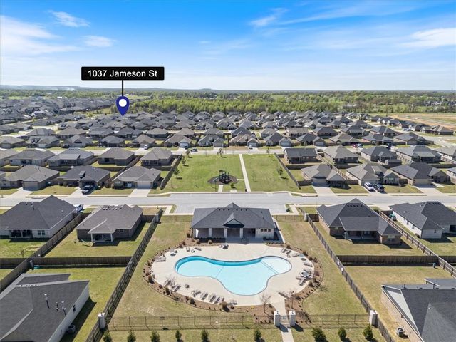 1037 Jameson Street, Tontitown, AR 72762