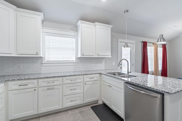 1037 Jameson Street, Tontitown, AR 72762
