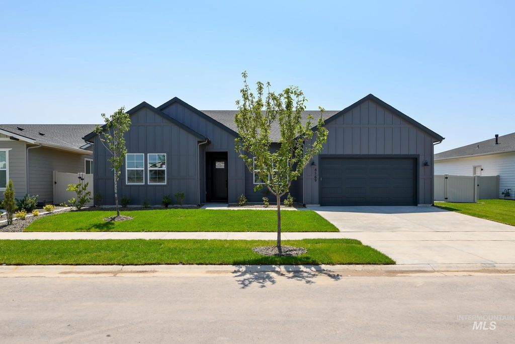 5677 N Christian Ave, Meridian, ID 83646