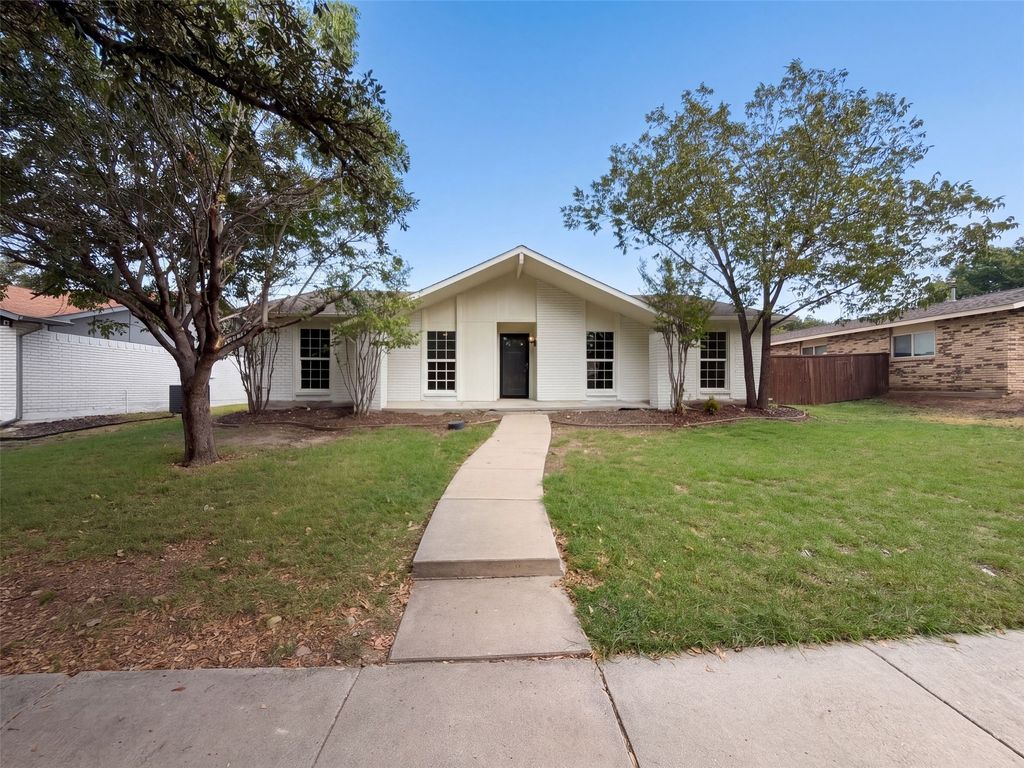 5005 Strickland Avenue, The Colony, TX 75056 — exterior