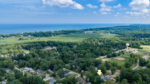 227 S Jameson Street, New Buffalo, MI 49117