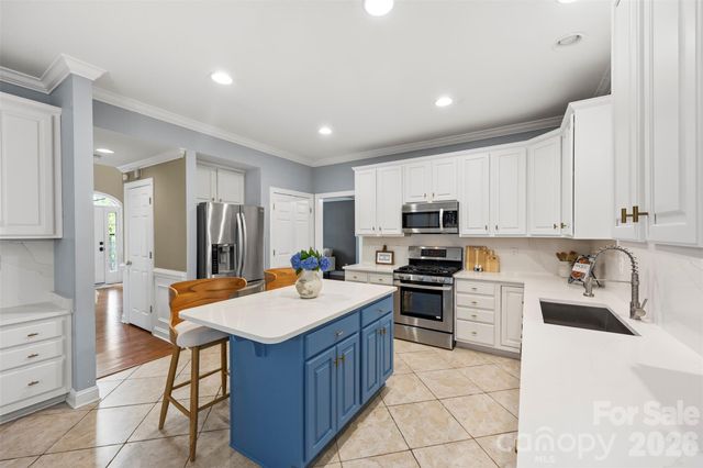 2832 Shady Reach Lane, Charlotte, NC 28214