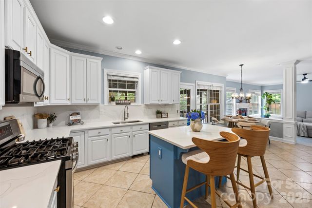 2832 Shady Reach Lane, Charlotte, NC 28214