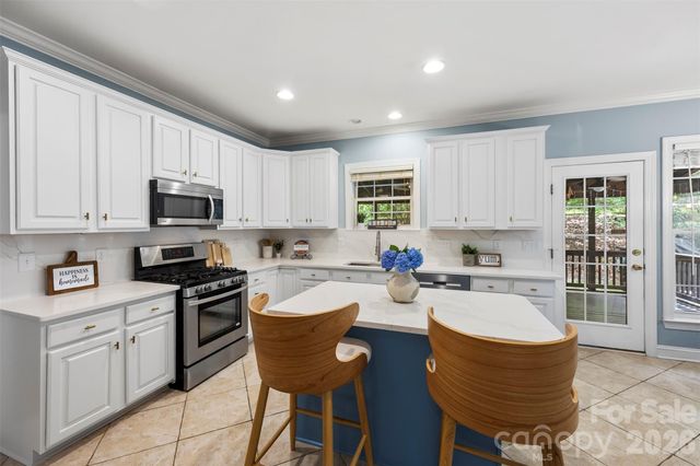 2832 Shady Reach Lane, Charlotte, NC 28214