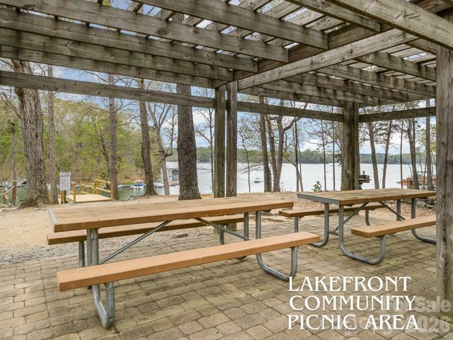 2832 Shady Reach Lane, Charlotte, NC 28214