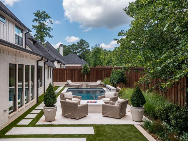 1555 Maple Circle, Tyler, TX 75703