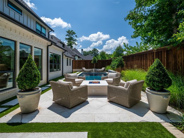 1555 Maple Circle, Tyler, TX 75703