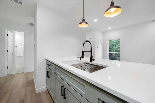 8601 Park Lane 121, Dallas, TX 75231