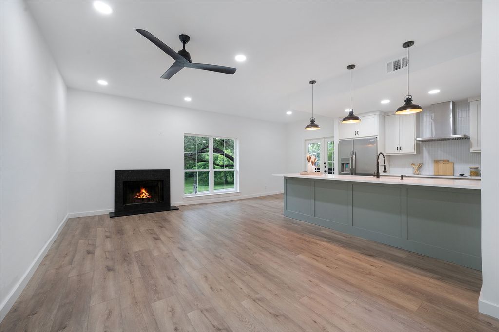 8601 Park Lane 121, Dallas, TX 75231