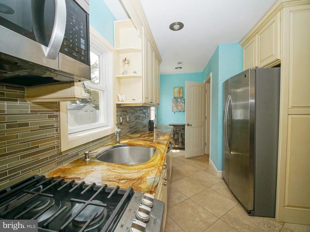 108 N SUFFOLK AVE, Ventnor City, NJ 08406