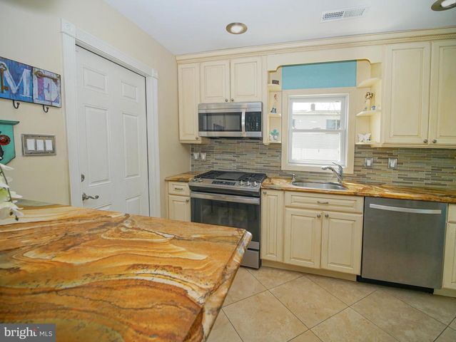 108 N SUFFOLK AVE, Ventnor City, NJ 08406